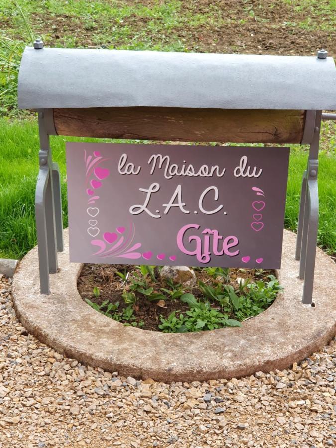 Gite De La Maison Du L.A.C Simard Exterior photo